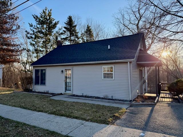 921 S Front Street, Chesaning, MI 48616