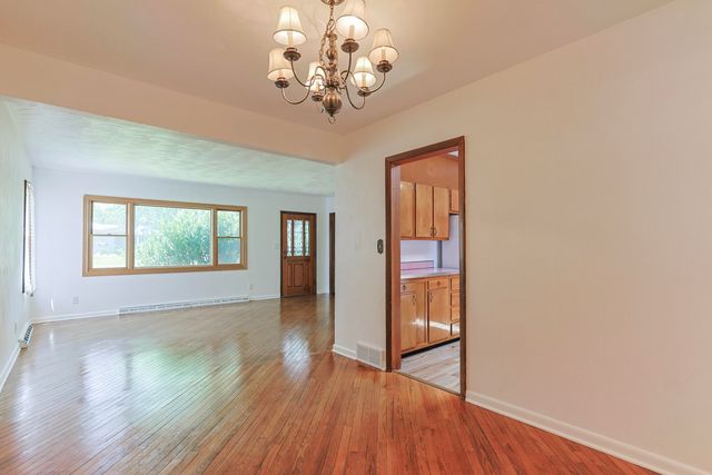 27201 Stuart Street, Edwardsburg Vllg, MI 49112