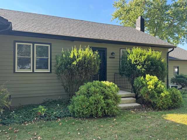 27201 Stuart Street, Edwardsburg Vllg, MI 49112