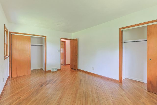 27201 Stuart Street, Edwardsburg Vllg, MI 49112