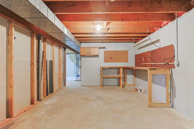 27201 Stuart Street, Edwardsburg Vllg, MI 49112