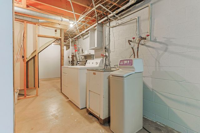 27201 Stuart Street, Edwardsburg Vllg, MI 49112