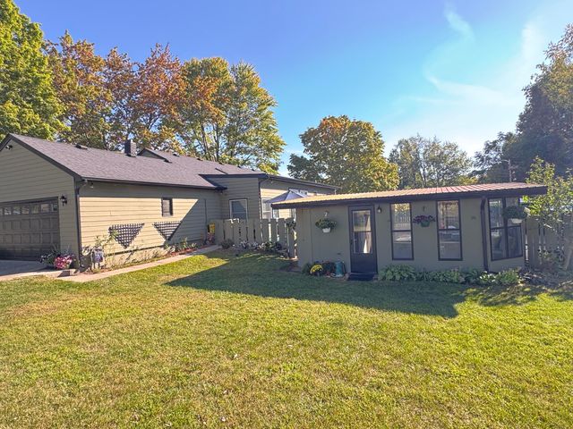27201 Stuart Street, Edwardsburg Vllg, MI 49112