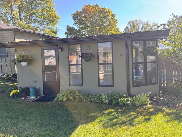 27201 Stuart Street, Edwardsburg Vllg, MI 49112