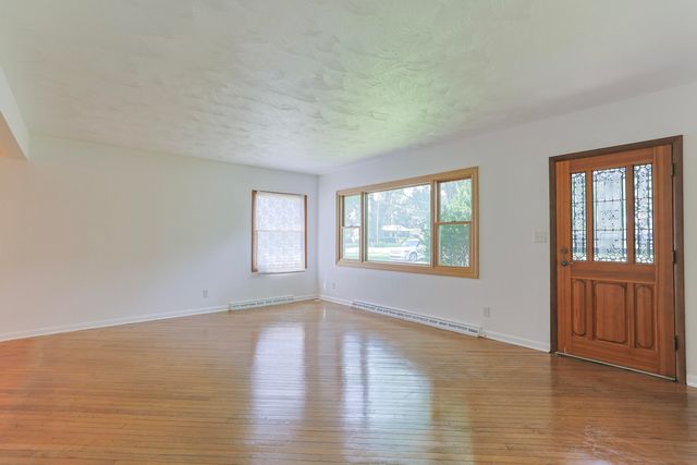 27201 Stuart Street, Edwardsburg Vllg, MI 49112