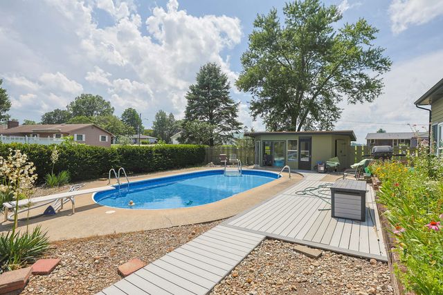 27201 Stuart Street, Edwardsburg Vllg, MI 49112