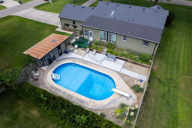 27201 Stuart Street, Edwardsburg Vllg, MI 49112