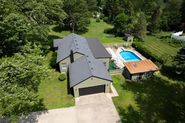 27201 Stuart Street, Edwardsburg Vllg, MI 49112