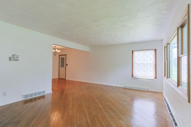27201 Stuart Street, Edwardsburg Vllg, MI 49112