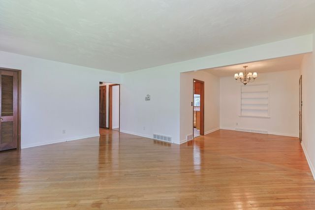 27201 Stuart Street, Edwardsburg Vllg, MI 49112