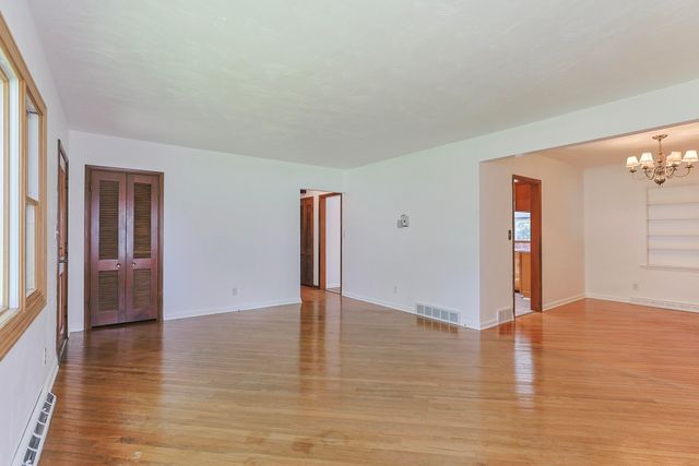 27201 Stuart Street, Edwardsburg Vllg, MI 49112