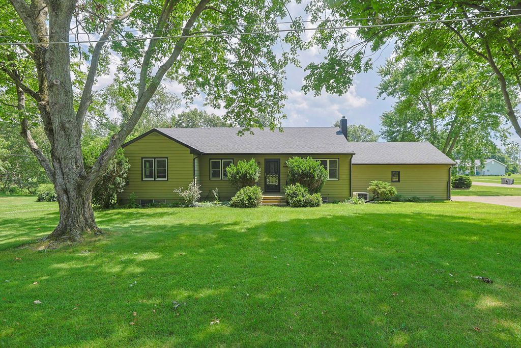 27201 Stuart Street, Edwardsburg Vllg, MI 49112