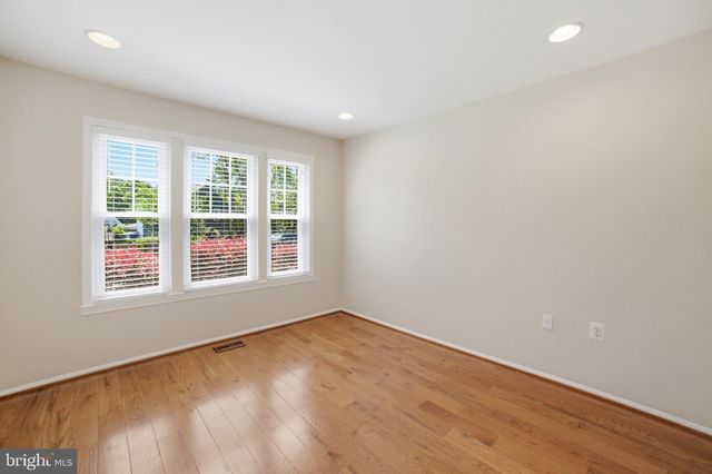 15232 LARKSPUR LN, Dumfries, VA 22025