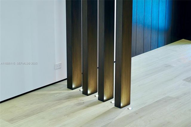 1041 N Venetian Dr, Miami, FL 33139