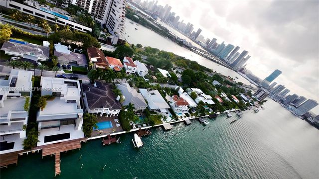 1041 N Venetian Dr, Miami, FL 33139