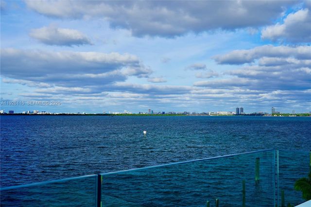 1041 N Venetian Dr, Miami, FL 33139