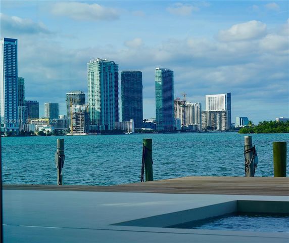 1041 N Venetian Dr, Miami, FL 33139