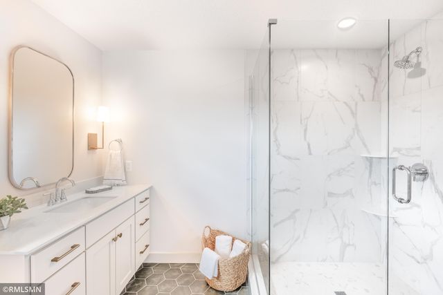 5058 Airlake Draw, Woodbury, MN 55129