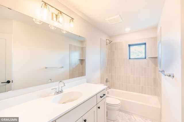 5058 Airlake Draw, Woodbury, MN 55129