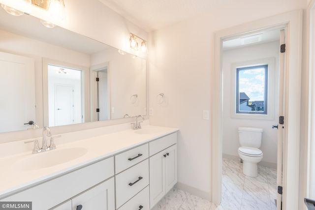 5058 Airlake Draw, Woodbury, MN 55129