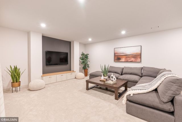 5058 Airlake Draw, Woodbury, MN 55129