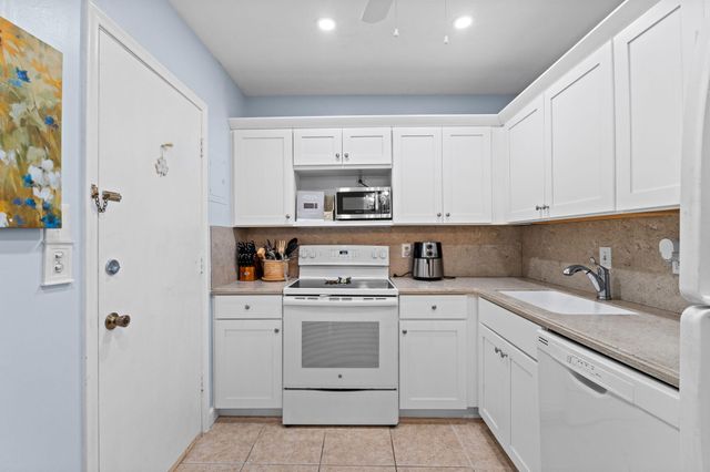 400 S Cypress Road 404, Pompano Beach, FL 33060
