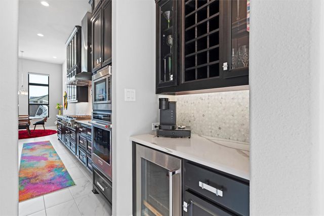 1833 Rolling Heights Lane, Fort Worth, TX 76008