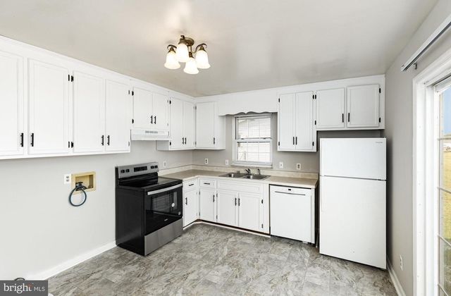 1929 SIERRA DR, Fredericksburg, VA 22405