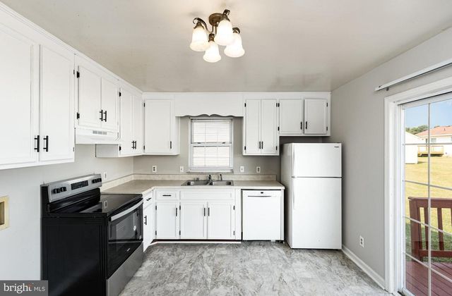 1929 SIERRA DR, Fredericksburg, VA 22405