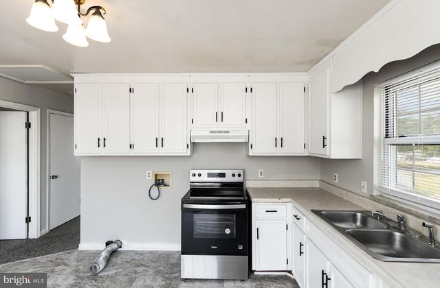 1929 SIERRA DR, Fredericksburg, VA 22405