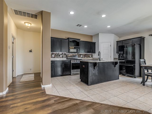 10933 N 154th East Avenue, Owasso, OK 74055