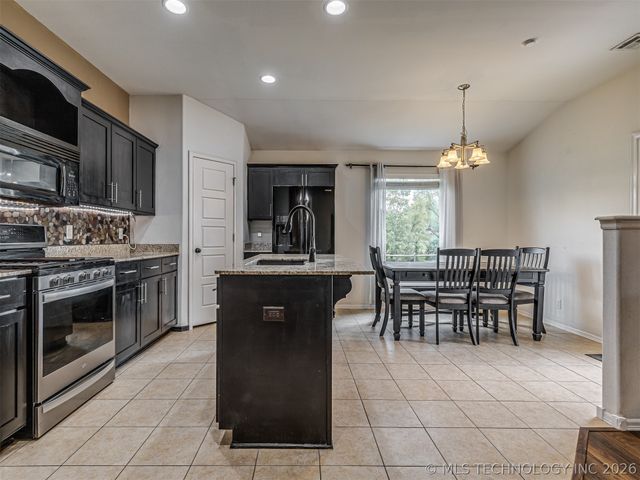 10933 N 154th East Avenue, Owasso, OK 74055