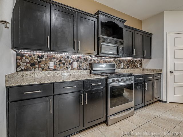 10933 N 154th East Avenue, Owasso, OK 74055