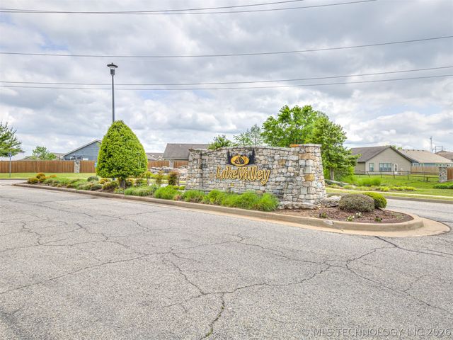 10933 N 154th East Avenue, Owasso, OK 74055