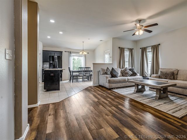 10933 N 154th East Avenue, Owasso, OK 74055