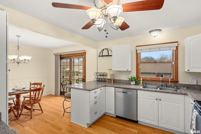 2407 W CARRIAGE Lane, Peoria, IL 61614