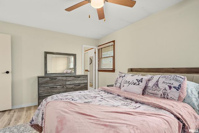2407 W CARRIAGE Lane, Peoria, IL 61614