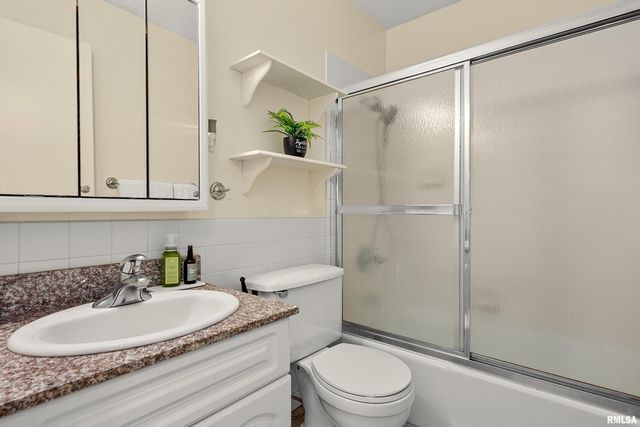 2407 W CARRIAGE Lane, Peoria, IL 61614