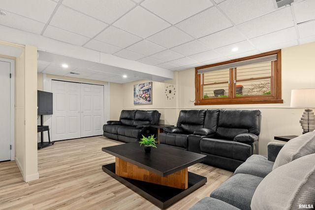 2407 W CARRIAGE Lane, Peoria, IL 61614