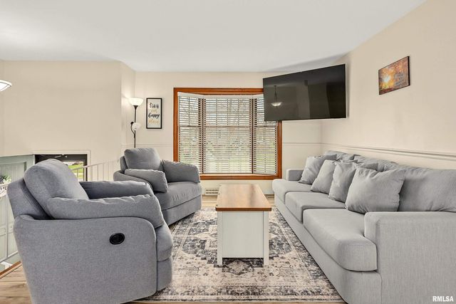 2407 W CARRIAGE Lane, Peoria, IL 61614