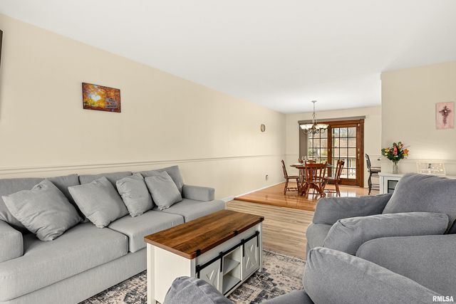 2407 W CARRIAGE Lane, Peoria, IL 61614