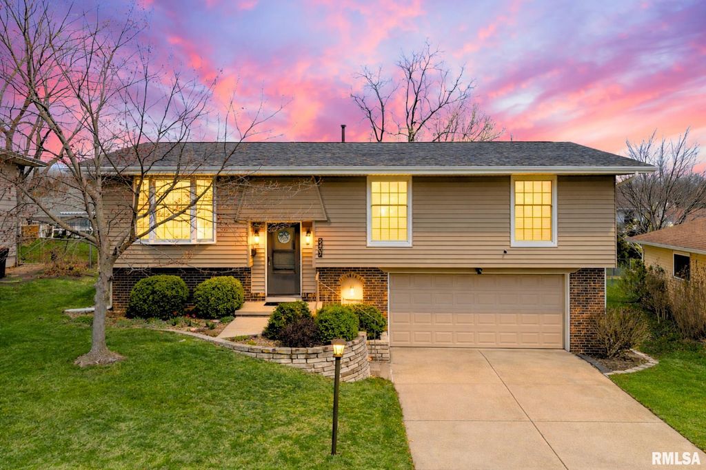 2407 W CARRIAGE Lane, Peoria, IL 61614