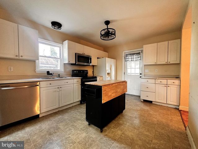 102 S ACADEMY ST, Greensboro, MD 21639