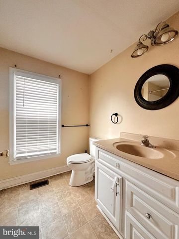 102 S ACADEMY ST, Greensboro, MD 21639