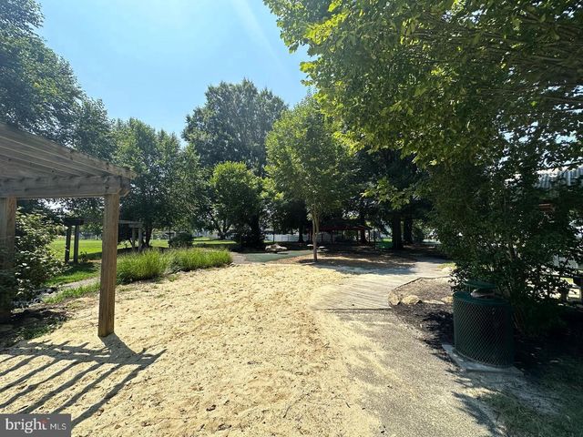 102 S ACADEMY ST, Greensboro, MD 21639