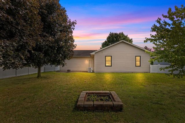 3817 PURPLE CREST DRIVE, Oshkosh, WI 54901