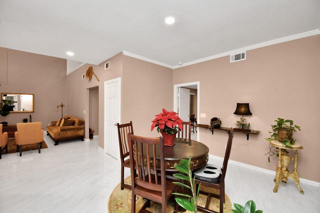 202 Sugarberry Circle, Houston, TX 77024