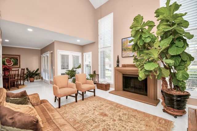 202 Sugarberry Circle, Houston, TX 77024