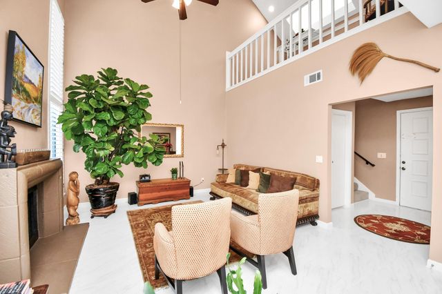 202 Sugarberry Circle, Houston, TX 77024