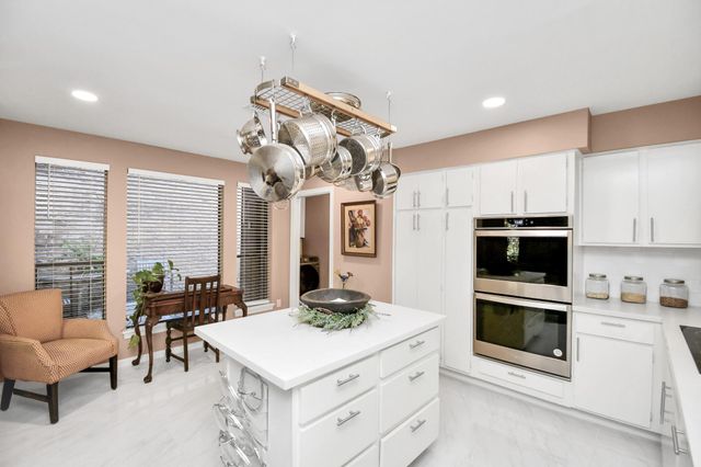 202 Sugarberry Circle, Houston, TX 77024